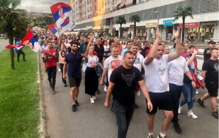 Tubim në Podgoricë, në mbështetje të serbëve në Kosovë