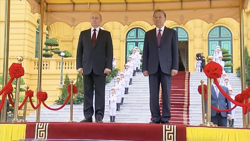 Putin takohet me presidentin vietnamez në Hanoi