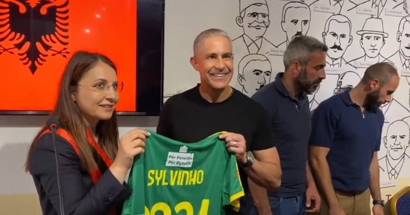 “Lushnjari Sylvinho të merret me ekipin, jo me tifozët”, trajneri shqiptar: S'e kuptoj pse Hysaj vazhdon të luajë titullar