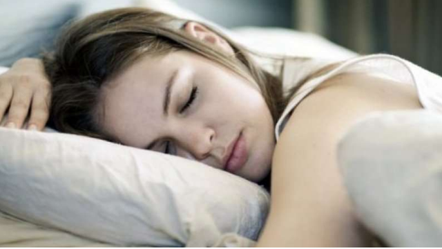 A është i shëndetshëm për trurin gjumi i drekës? Zbuloni çfarë thotë studimi i fundit