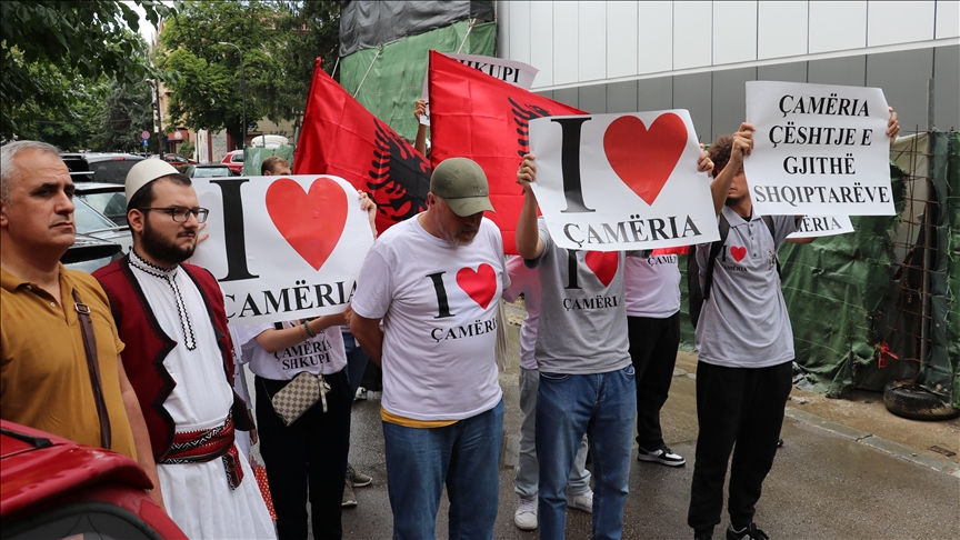 Maqedoni e Veriut, organizohet tubim për Çamërinë para Ambasadës Greke