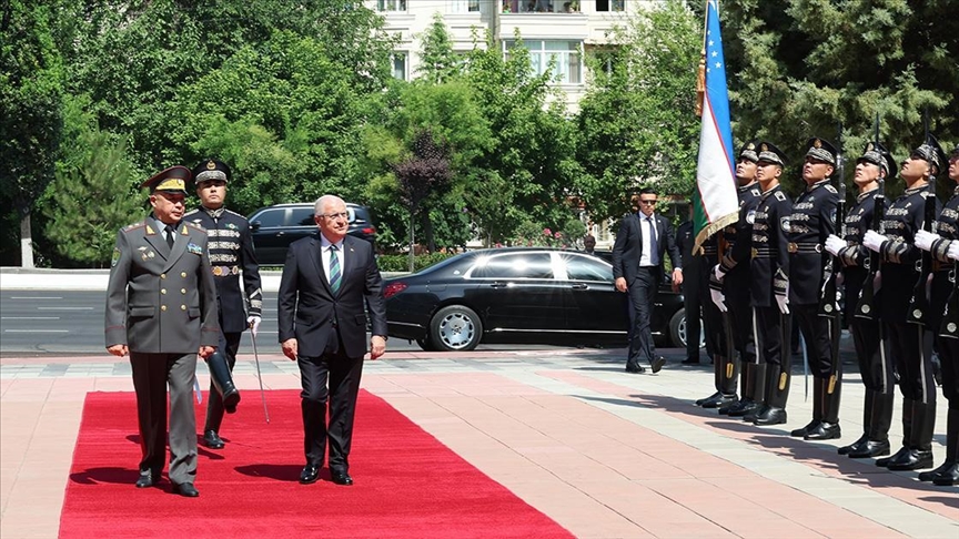 Shefi i mbrojtjes turke në Uzbekistan për takime të rëndësishme