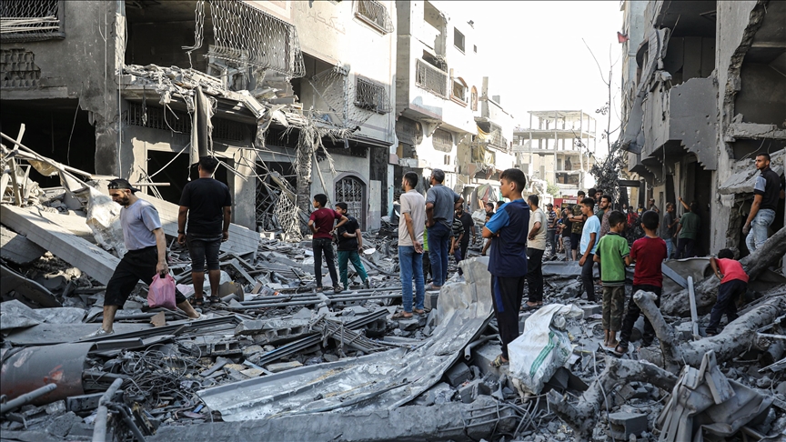 Izraeli bombardon Gazën dhe shkollën ku strehohen të zhvendosurit