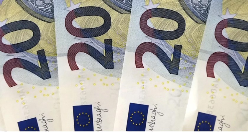 Kohët e trazuara bëjnë euron dhe jenin monedhat më të dobëta