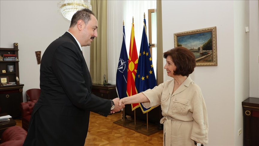 Presidentja e Maqedonisë së Veriut takon ambasadorin turk, Fatih Ulusoy
