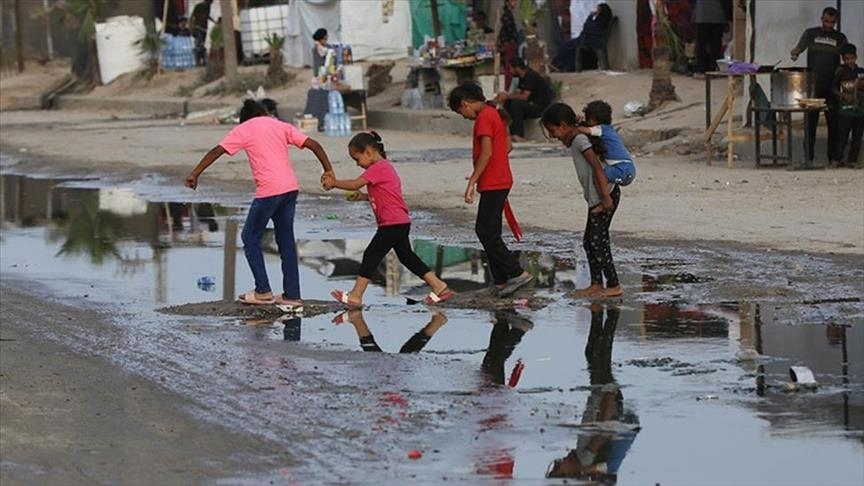 Agjencia e OKB-së paralajmëron për shpërthimin e kolerës në Gaza mes mungesës së madhe të uji