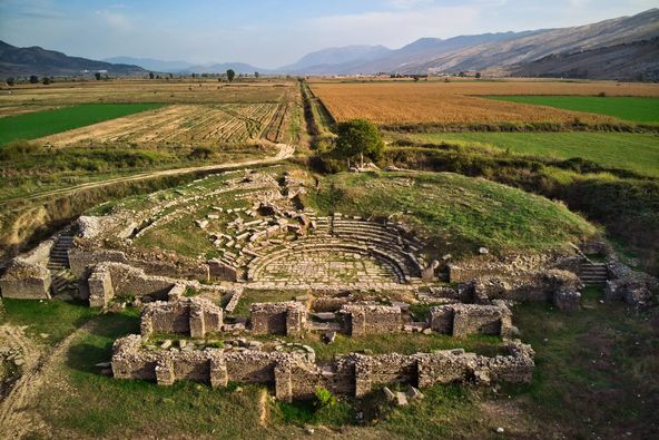 Nga amfiteatri i Hadrianopolis tek Butrinti, udhëtim në sitet arkeologjike