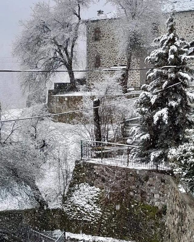 Rikthimi i borës, probleme me furnizimin me energji elektrike në disa zona të Qarkut Korçë