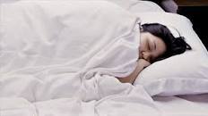 Kohëzgjatja mesatare e gjumit në botën perëndimore është ulur me dy orë