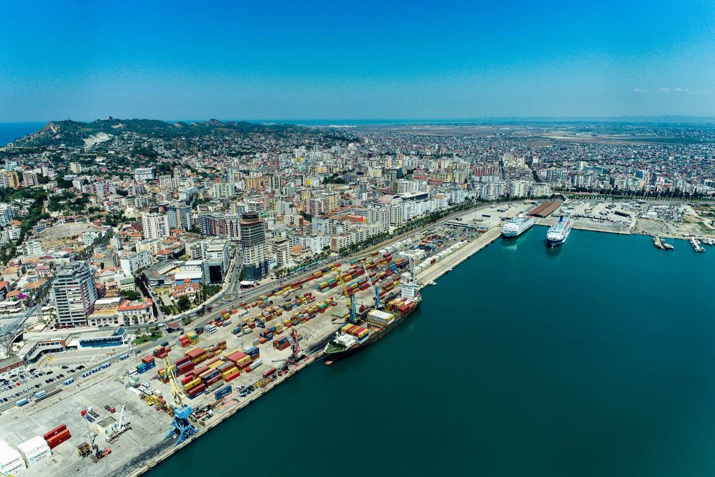 Porti i Durrësit, rritet me 45% volumi i mallrave të përpunuara