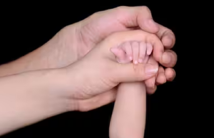 Prindërimi tepër mbrojtës: A po e ndihmoni vërtet fëmijën tuaj?