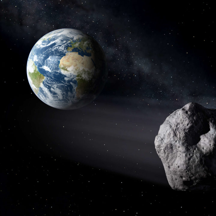 Asteroidi gjigant kalon këtë fundjavë mes Tokës dhe Hënës