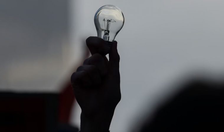 Kosova drejt shtrenjtimit të energjisë elektrike, fatura pritet të shkojë 15% me tepër