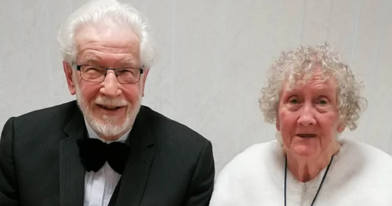 I penguan fejesën prindërit, çifti i të moshuarve martohet pas 60 vitesh