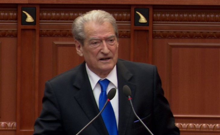 “4 të vrarë në 4 ditë”, Berisha në parlament: Motoja juaj “kokën njëri-tjetrit”