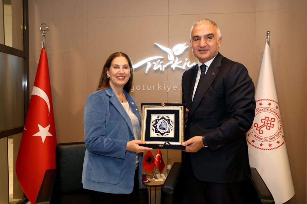 Kumbaro: Rritja me 110% e vizitorëve nga Turqia, surpriza e sezonit turistik 2023