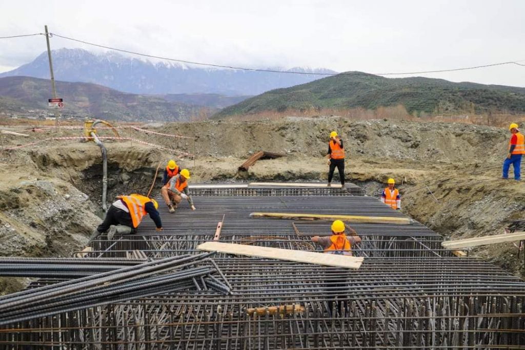 Rama: Po ecën me ritme të shpejta puna për ndërtimin e Urës së Bilçës në Berat