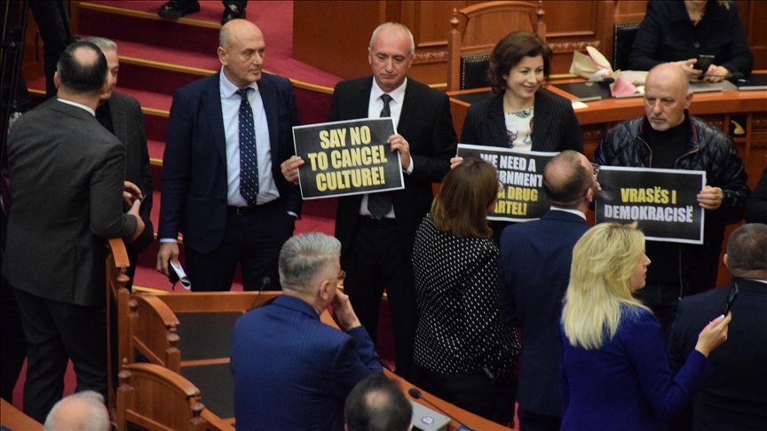 Vazhdojnë tensionet në Kuvendin e Shqipërisë