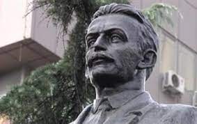 Dita e Mësuesit/ Normales së Elbasanit i dhurohet busti i Hasan Prishtinës, në Korçë çelet ekspozita me koleksionin e abetareve