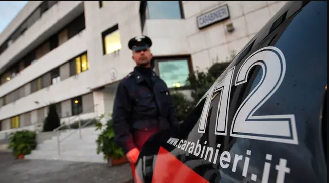 Goditi tetë herë me thikë gruan dhe inskenoi ngjarjen, 9 vite burg për 43-vjeçarin shqiptar në Itali