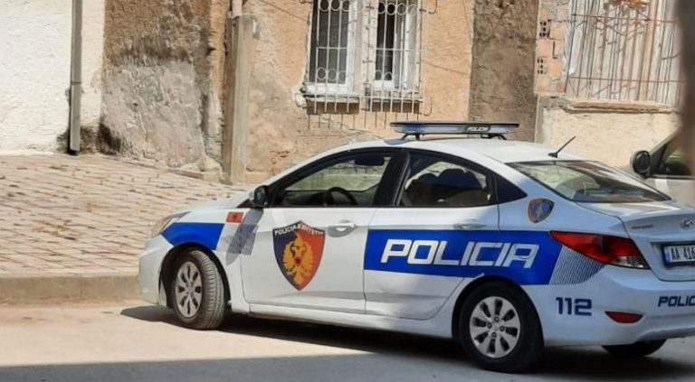 Vodhi varëse floriri, unazë dhe celular në Durrës, arrestohet 26-vjeçari dhe bashkëpunëtori i tij