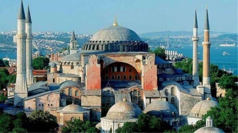 “Njeriu i duhur”, spoti parazgjedhor i Erdoganit jehonë edhe shndërrimit të Hagia Sophia në xhami