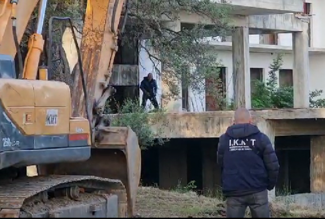 Pas ndërhyrjes së palës greke, pezullohet shembja e hotelit të mbështetësit të Belerit