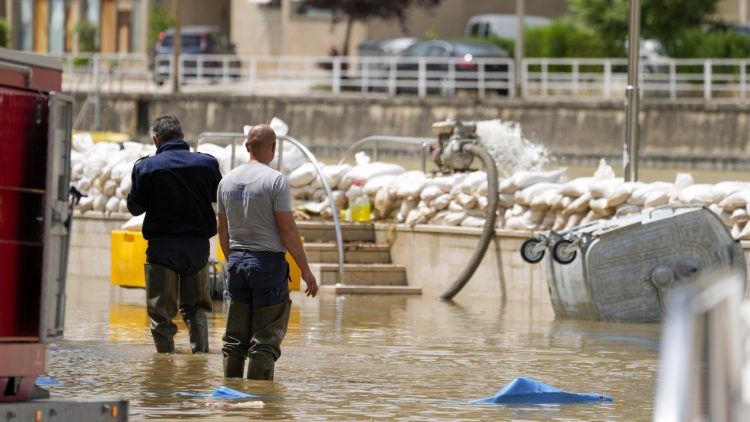 Moti i keq, shtetet e Ballkanit përmbyten prej shirave të rrëmbyeshëm
