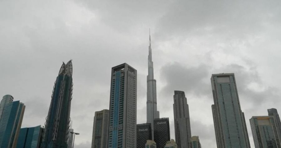 Emiratet e Bashkuara Arabe përfshihen sërish nga stuhitë