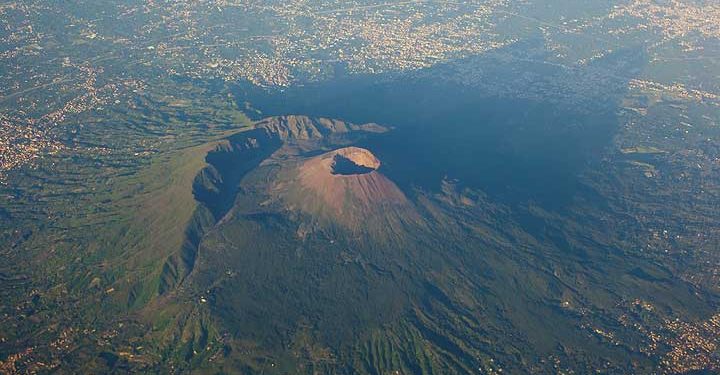 Vullkani monstruoz që mund të gllabërojë një pjesë të fqinjëve tanë
