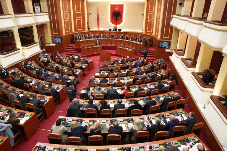 Kuvendi miraton rritjen e pagave për deputetët e ministrat