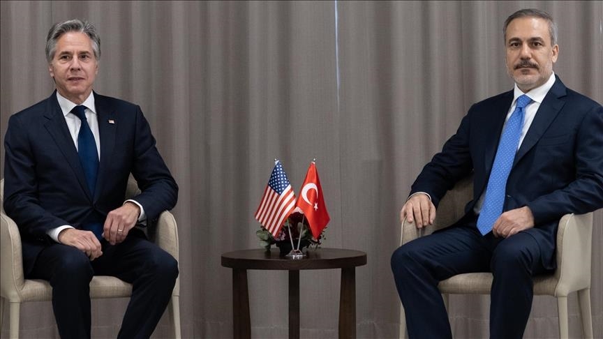 Ministri i Jashtëm turk takon Sekretarin amerikan të Shtetit në Pragë