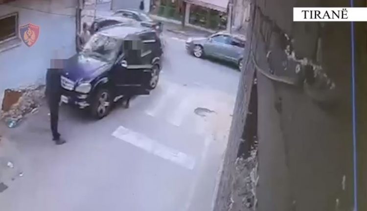 Makinën e vodhi duke e hipur në karrotrec, arrestohet hajduti 38-vjeçar në Tiranë