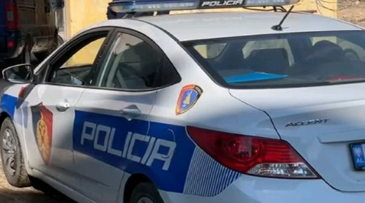 Goditi me grusht një 28-vjeçar dhe i dëmtoi makinën, nën hetim i riu në Pogradec