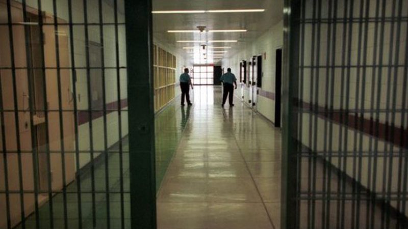 Shfaqi probleme në burgun e Fierit, ndërron jetë rrugës për në spital 52-vjeçari
