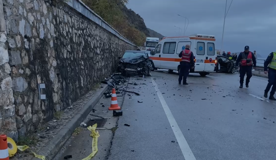 Aksident në aksin rrugor “Korçë-Pogradec”/ Përplasen dy makina, plagosen dy shoferët dhe pasagjeri