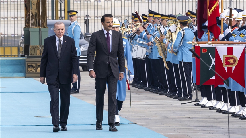 Presidenti Erdoğan pret me ceremoni zyrtare Emirin e Katarit