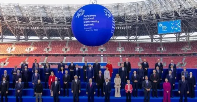 Publikohet fotoja familjare e takimit të Komunitetit Politik Europian