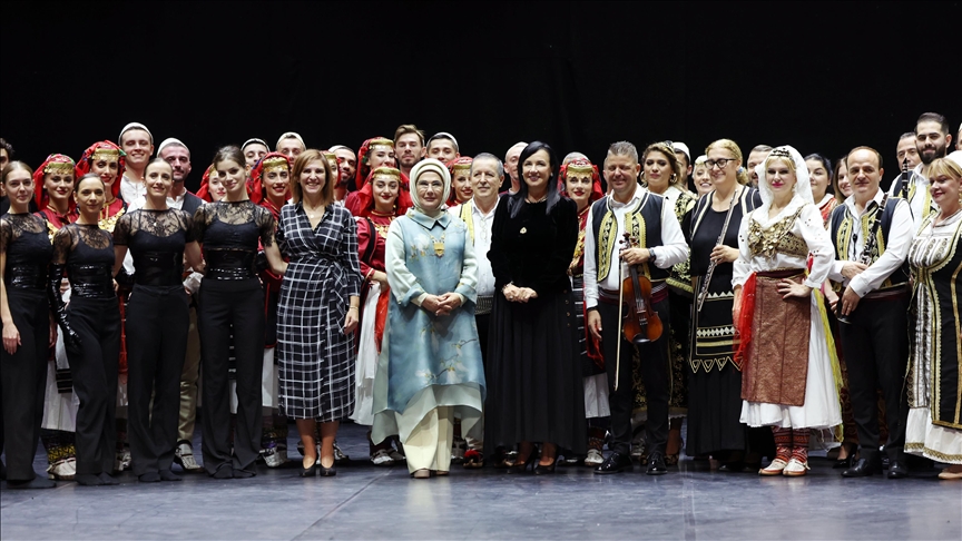 Zonja e Parë e Türkiyes në Tiranë, viziton Teatrin Kombëtar të Operës dhe Baletit, si dhe Pallatin e Brigadave