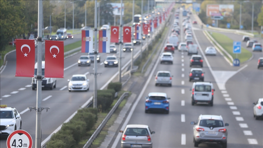 Erdoğan sonte mbërrin për vizitë në Serbi, Beogradi i dekoruar me flamuj turq dhe serbë