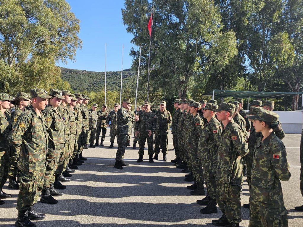 Kingji në Qendrën e Arsimimit Profesional të Ushtarëve: Rrisim nivelin e trajnimit