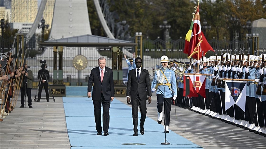 Presidenti Erdoğan pret me ceremoni zyrtare presidentin e Senegalit