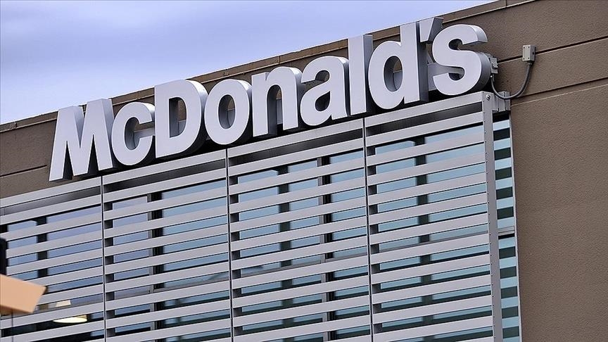 Helmim masiv nga ushqimi në restorantet e McDonald's në SHBA, një i vdekur dhe dhjetëra në spital