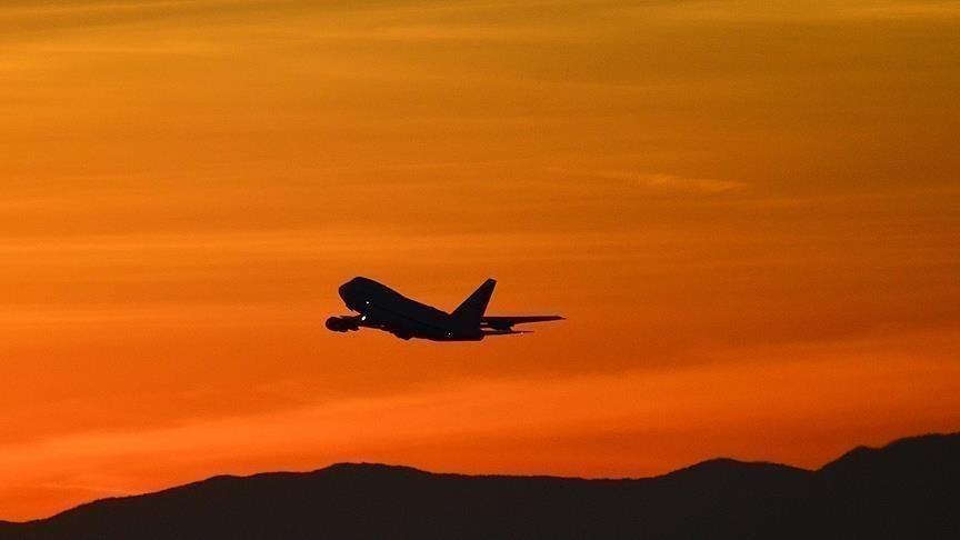 Motori i aeroplanit merr flakë në Itali, detyron pasagjerët të evakuohen në pistë