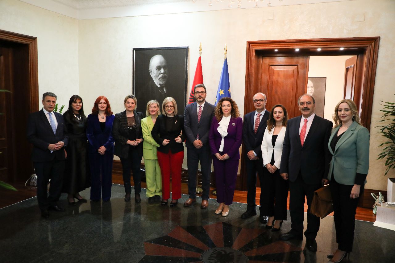 Nikolla: Intensifikim i bashkëpunimit në arsim, shkencë dhe kulturë mes Shqipërisë dhe Kosovës