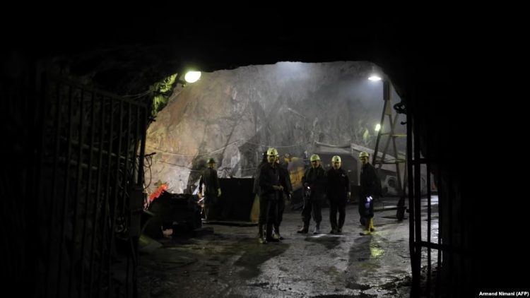Nxirren të gjithë minatorët e bllokuar në minierën e Trepçës