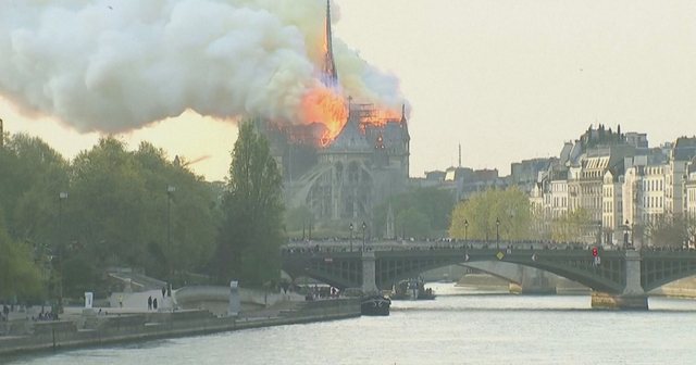 Notre - Dame rilind nga hiri, katedralja rifiton pamjen ikonë 5 vite nga zjarri