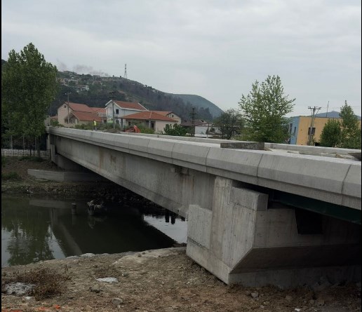Ndreu: Drejt përfundimit ura në lagjen “Skënderbeg”, lehtëson trafikun