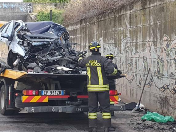 Aksident i rëndë në Itali, makina përplaset me kamionin, humb jetën 20-vjeçari shqiptar