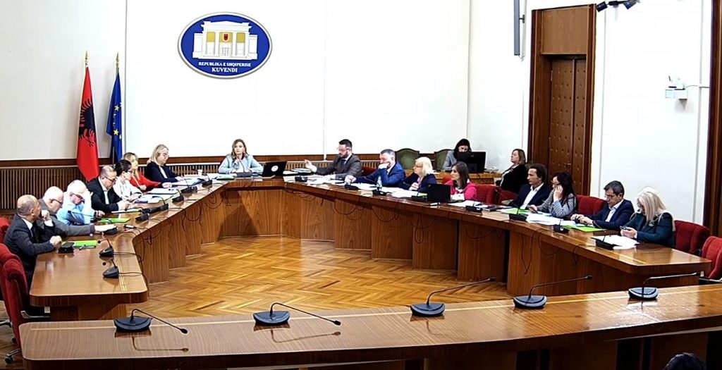 Debate në mbledhjen e Komisionit Hetimor të “Sterilizimit” në shëndetësi